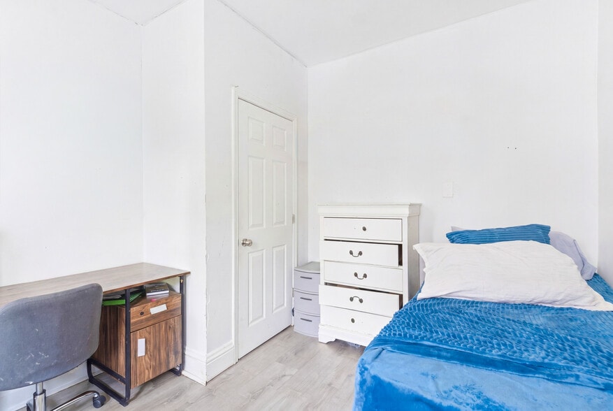 More Photos Of 369 E Kinney St, Newark Apartments For Sale