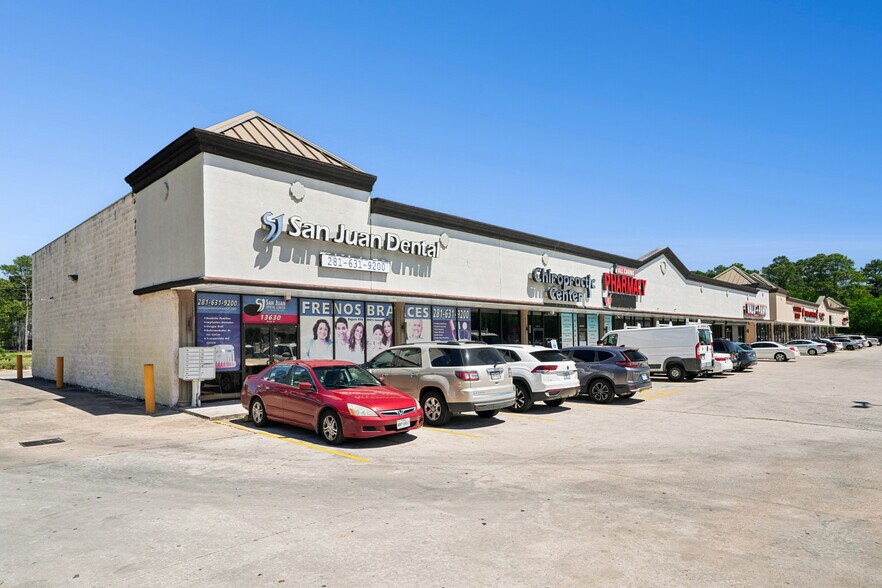 More Photos Of 13630 Veterans Memorial Dr, Houston Storefront Retail Office For Lease