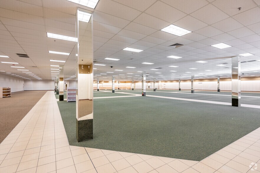 More Photos Of 1010-1038 Glenbrook Way, Hendersonville Unknown For Lease