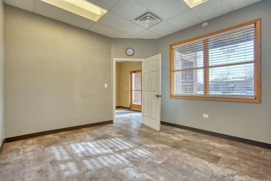 More Photos Of 149 S Briggs St, Erie Storefront Retail Office For Lease