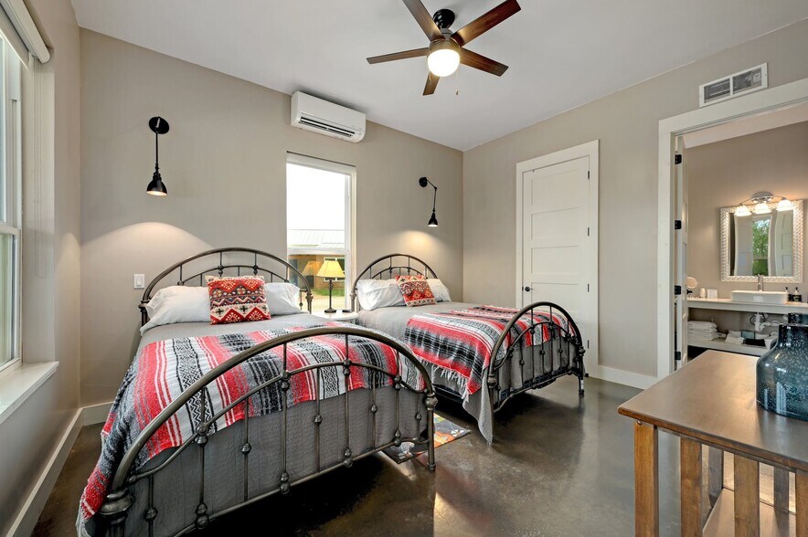 More Photos Of 7400 McGregor Ln, Dripping Springs Hotel For Sale