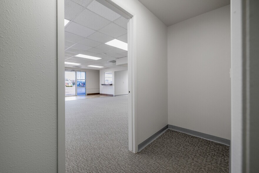 More Photos Of 1222 N Academy Blvd, Colorado Springs Auto Dealership For Sale