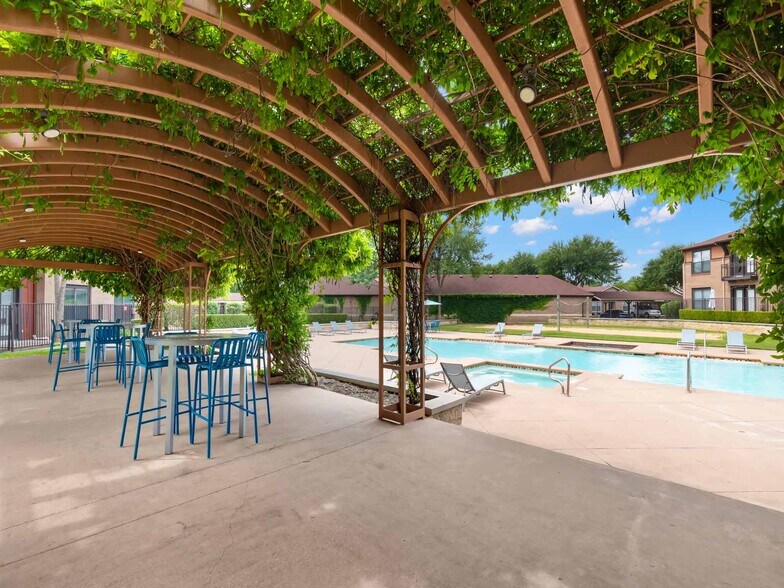 More Photos Of 2000 E Arapaho Rd, Richardson Apartments For Lease
