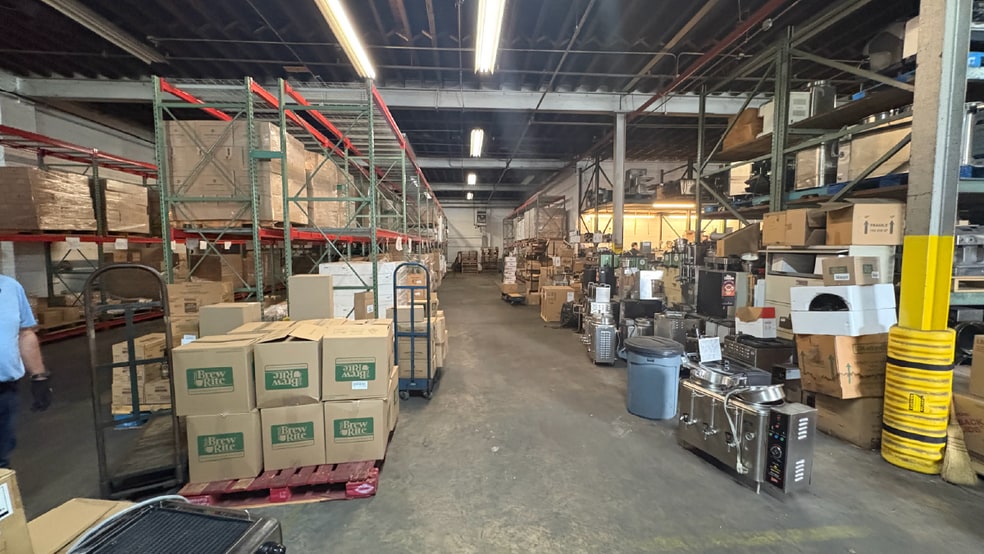 More Photos Of 41-18 Berrian Blvd, Astoria Warehouse For Sale