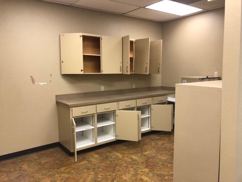 More Photos Of 3029 S Sherwood Forest Blvd, Baton Rouge Loft Creative Space For Lease