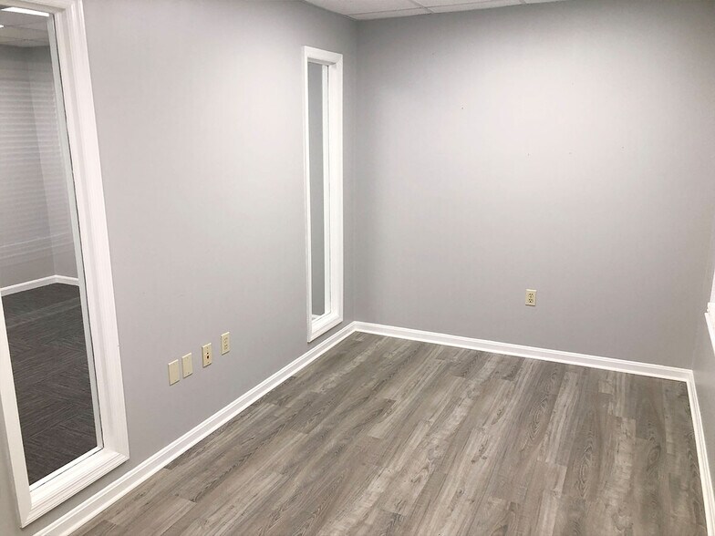 More Photos Of 1525 Oregon Pike, Lancaster Office For Sale