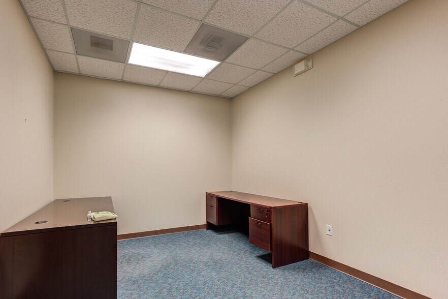 More Photos Of 3802-3806 Interstate 27, Lubbock Office For Sale