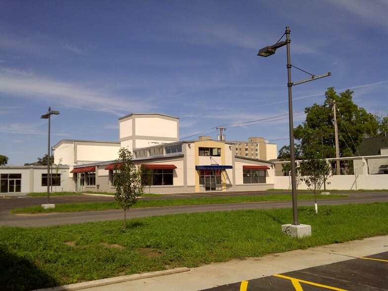 More Photos Of 18-22 Masse Pl, Batavia Warehouse For Lease