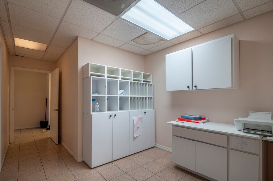 More Photos Of 610 Charlotte St, Punta Gorda Light Manufacturing For Sale