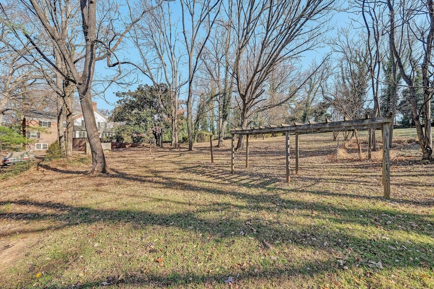 More Photos Of 934 Commander Dr, Roanoke Specialty For Sale