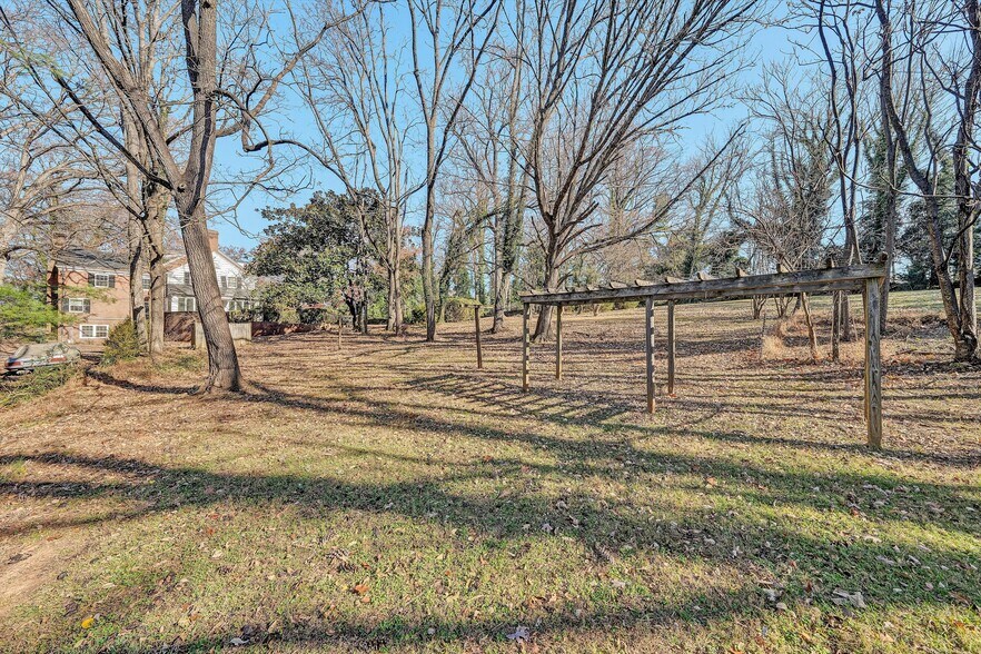 More Photos Of 934 Commander Dr, Roanoke Specialty For Sale