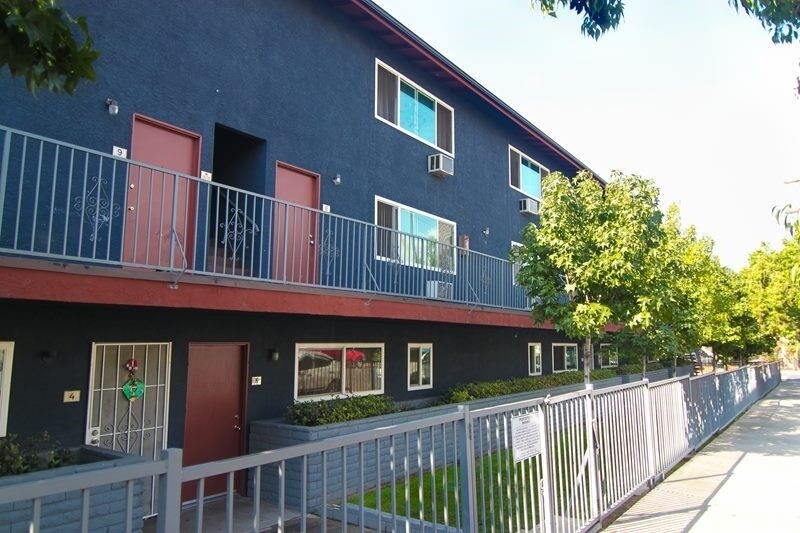 More Photos Of 2202-2208 Michigan Ave, Los Angeles Apartments For Sale