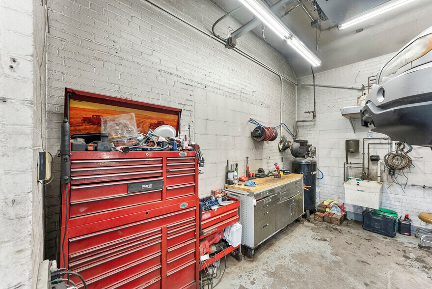 More Photos Of 4201 E Lake St, Minneapolis Auto Dealership For Sale