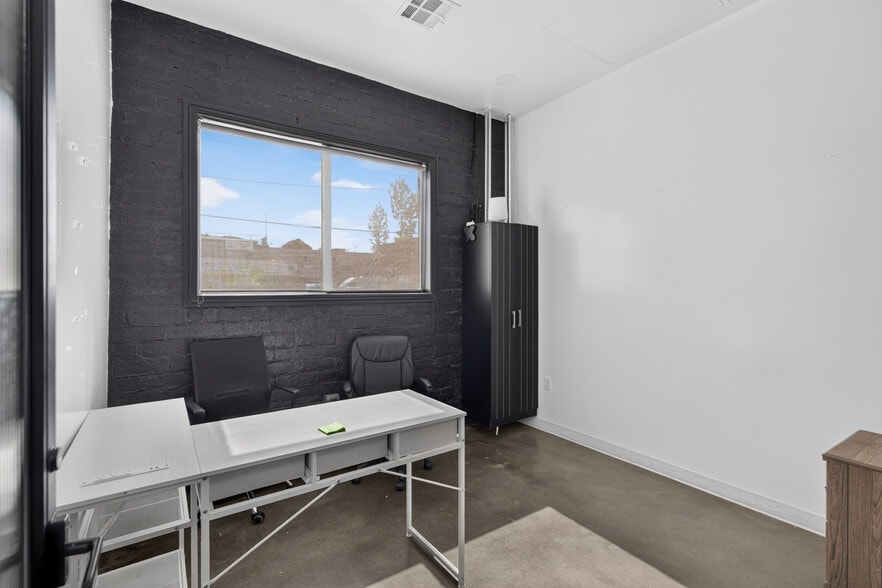 More Photos Of 6023 Hazeltine Ave, Van Nuys Warehouse For Lease