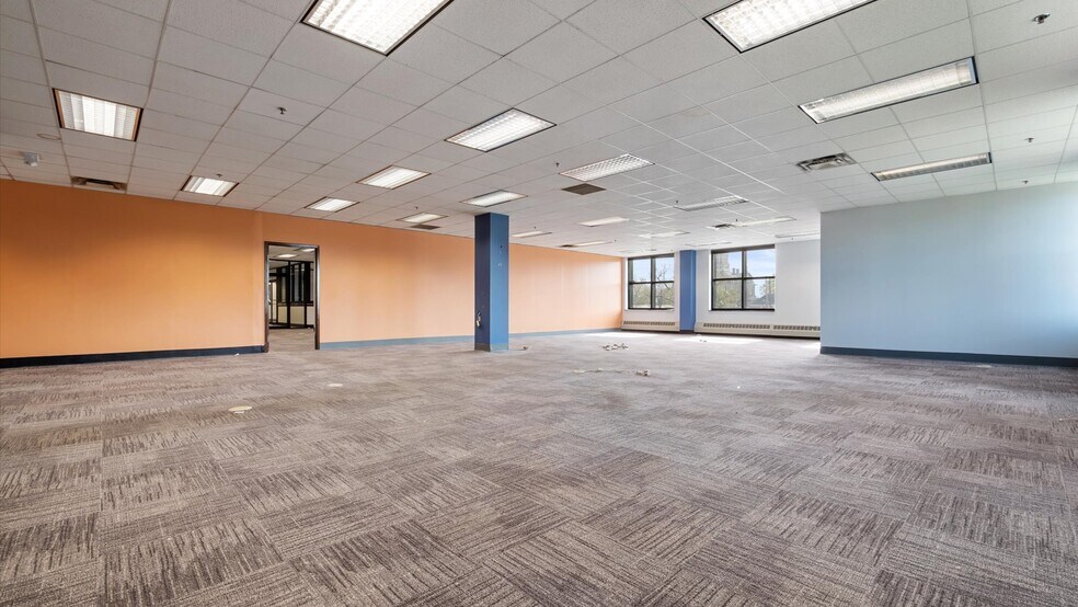 More Photos Of 22 N 1st St, Newark Light Distribution For Lease