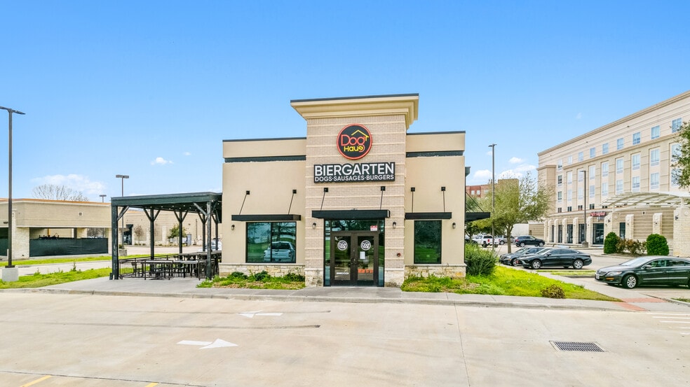 More Photos Of 1096 Enclave Pky, Houston Restaurant For Lease