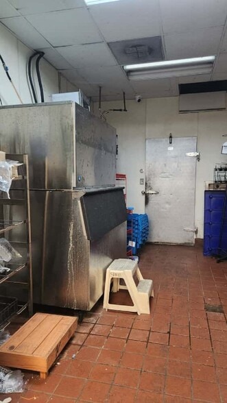 More Photos Of 23255 Kingsland Blvd, Katy Restaurant For Lease