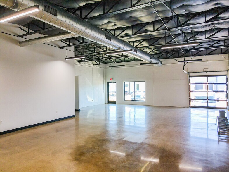 More Photos Of 1337-1341 Crampton St, Dallas Distribution For Lease