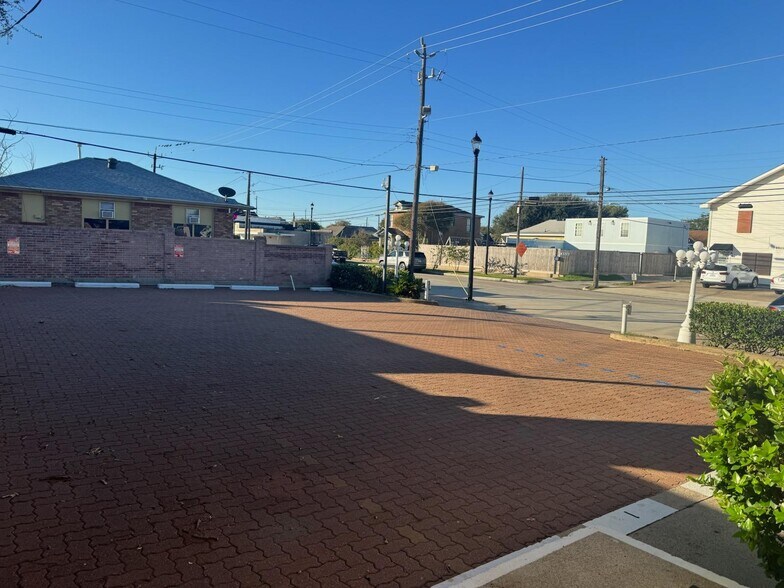 More Photos Of 2302 45th St, Galveston Office For Lease