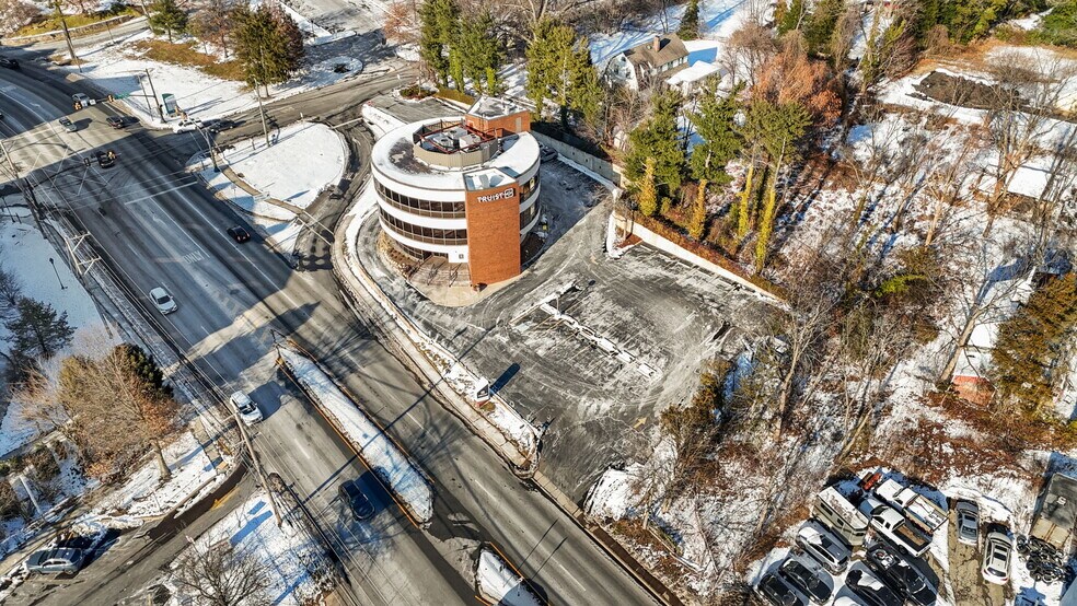 More Photos Of 667 Welsh Rd, Huntingdon Valley Loft Creative Space For Sale