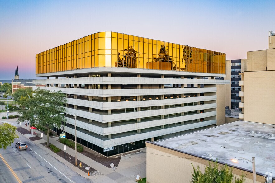 More Photos Of 222 NE Monroe St, Peoria Office For Sale