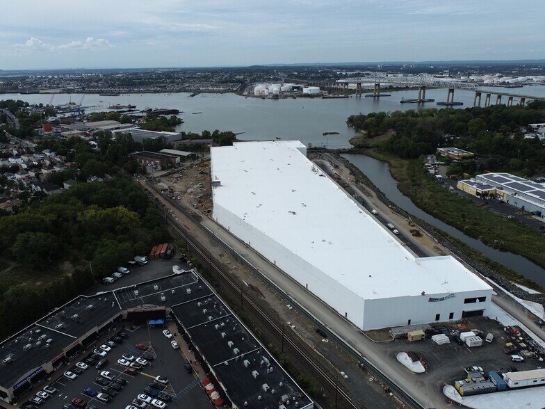 More Photos Of 1 Nassau Pl, Staten Island Warehouse For Lease