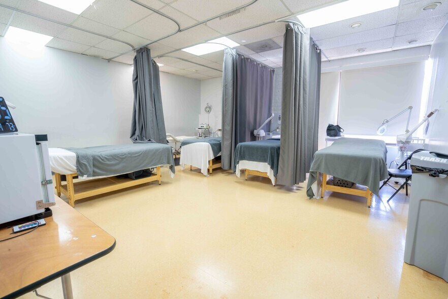 More Photos Of 2627 W Florida Ave, Hemet Office For Sale