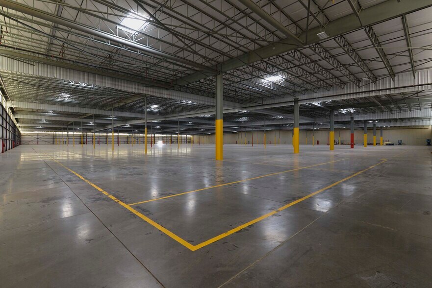 More Photos Of 4200 N Industrial Blvd, Kingman Distribution For Lease