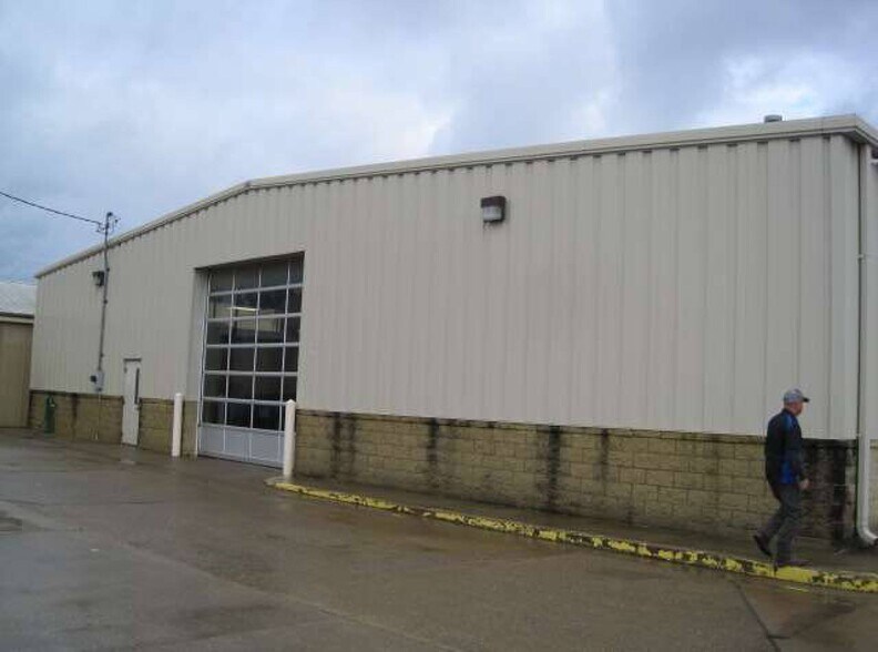 More Photos Of 709 S Commercial St, Harrisburg Auto Repair For Lease