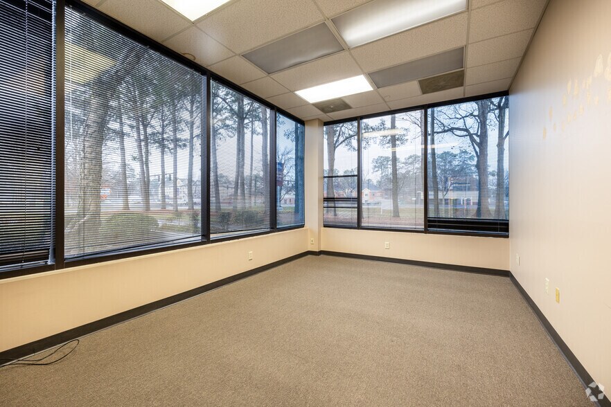 More Photos Of 603 Pilot House Dr, Newport News Office For Lease