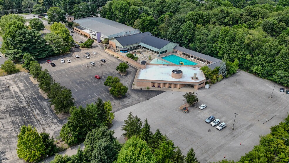 Primary Photo Of 5133 Darrow Rd, Hudson Health Club For Sale