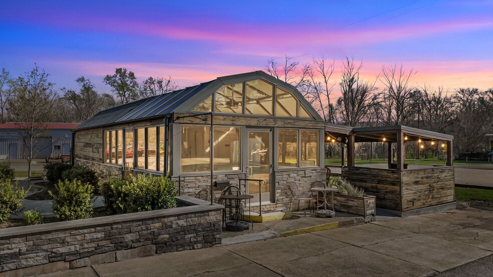 More Photos Of 106 Northside Sq, Petersburg Restaurant For Sale