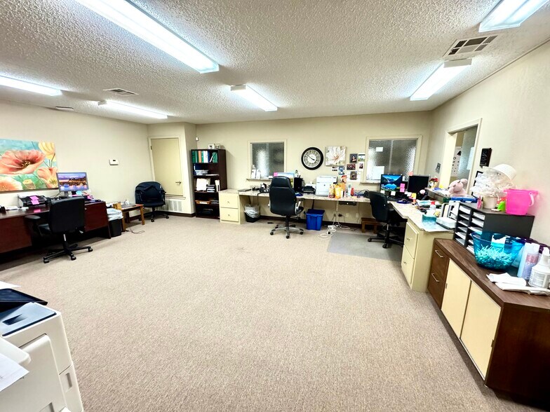 More Photos Of 101 Anthony Dr, Teague Medical For Sale