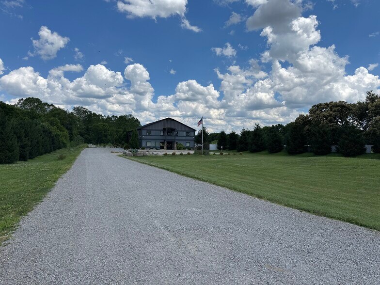 More Photos Of 996 Thornwood Dr, Heath Office For Sale