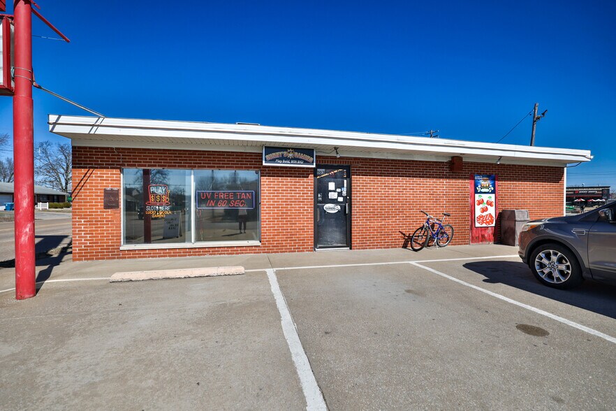 More Photos Of 1103 E Acton Ave, Wood River General Retail For Sale
