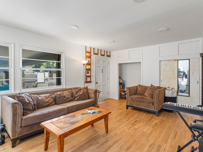 More Photos Of 1817 W Burbank Blvd, Burbank Daycare Center For Sale