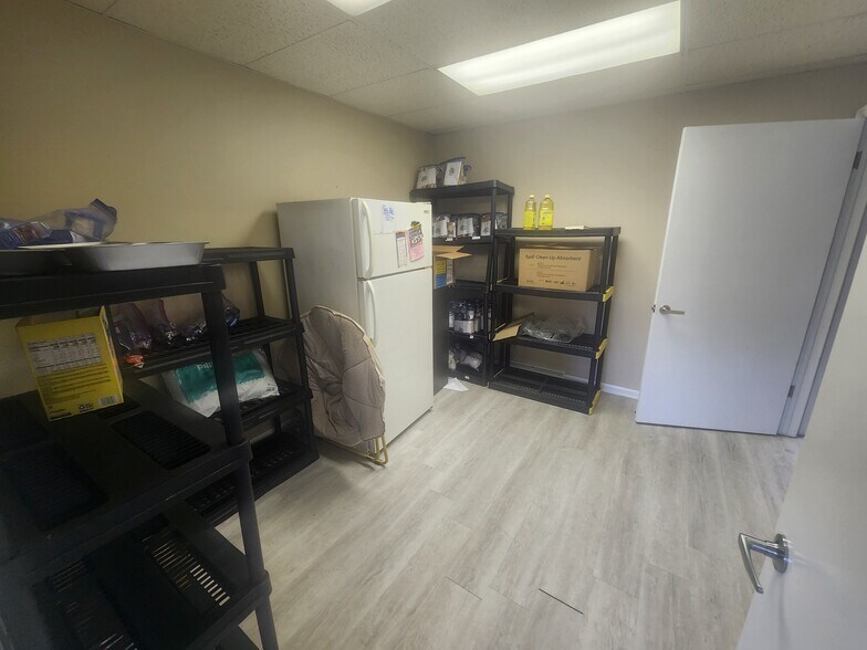 More Photos Of 1322 S 10th St, Milwaukee Freestanding For Sale