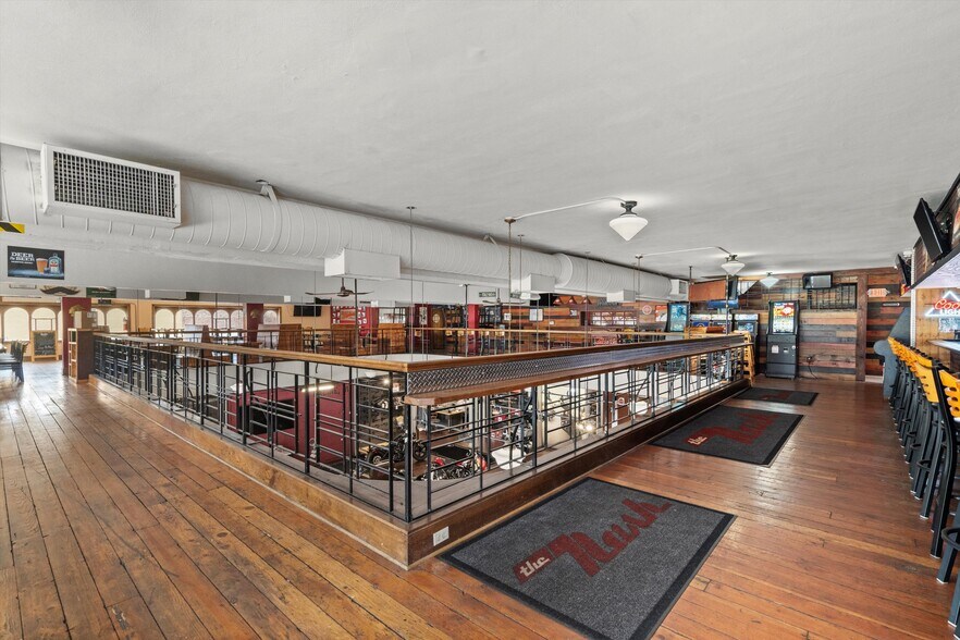 More Photos Of 522 6th St, Racine General Retail For Sale