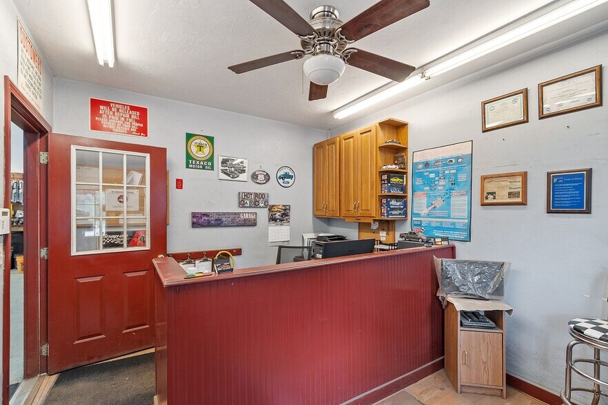 More Photos Of 3 Glen St, Douglas Auto Repair For Sale