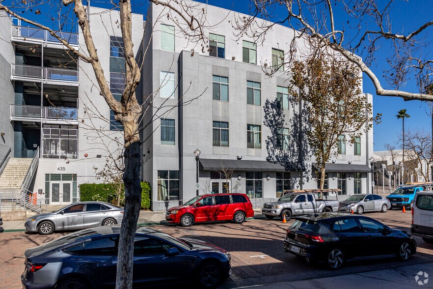 More Photos Of 435 W Center Street Promenade, Anaheim Apartments For Sale