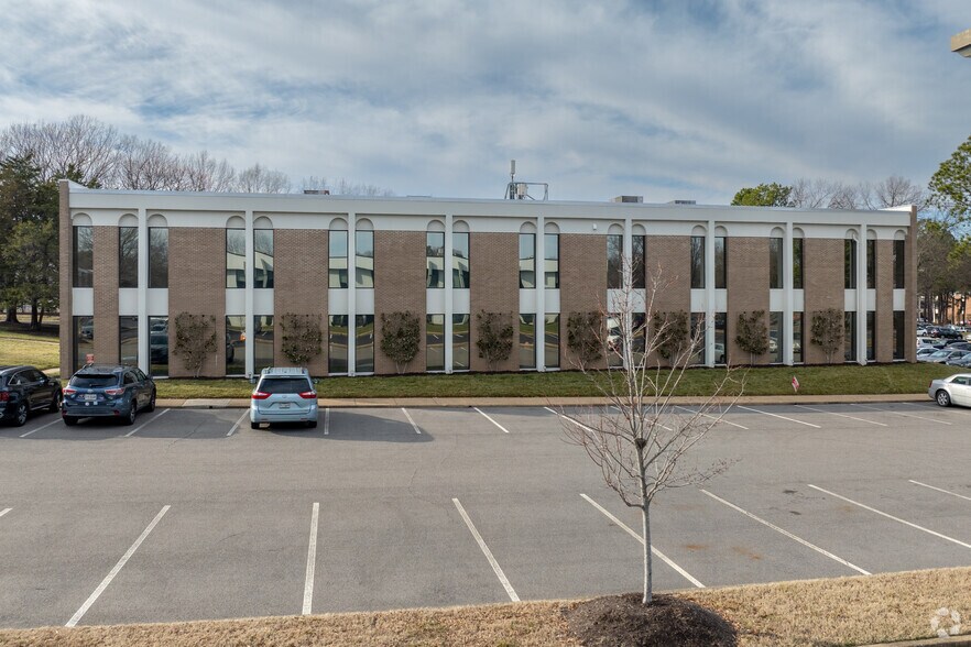 More Photos Of 8001 Franklin Farms Dr, Richmond Unknown For Lease