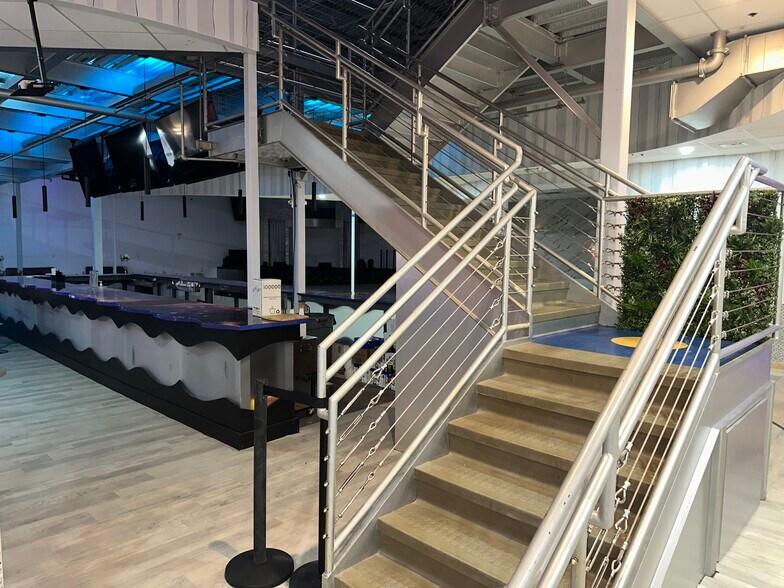 More Photos Of 6401-6445 Raleigh St, Orlando Freestanding For Lease