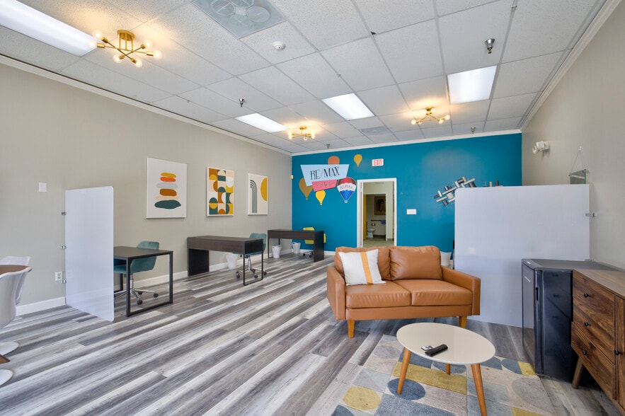 More Photos Of 7118-7170 N Nob Hill Rd, Tamarac General Retail For Lease