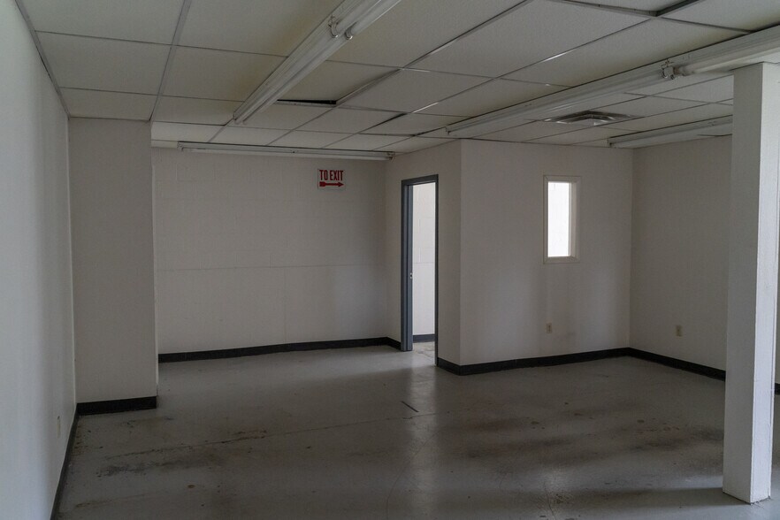 More Photos Of 1575 Lake St, Elmira Manufacturing For Sale