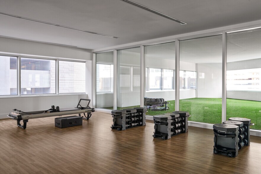 More Photos Of 401 N Ervay St, Dallas Office Residential For Lease