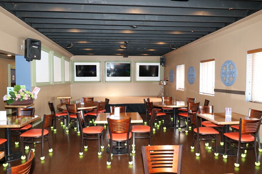 More Photos Of 1730 Goodman St, Rochester Bar For Sale