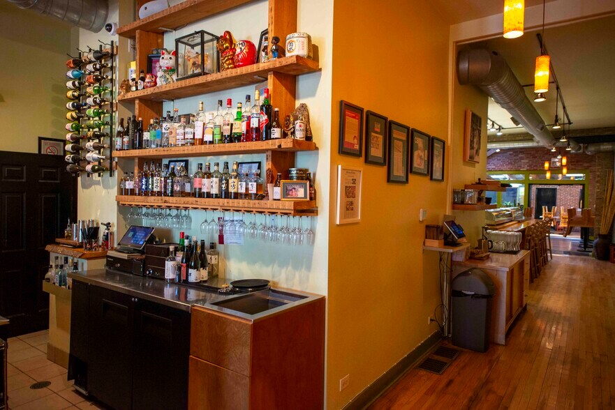 More Photos Of 1829 W Chicago Ave, Chicago Storefront Retail Residential For Lease