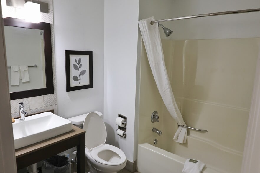 More Photos Of 737 Avon Rd, Sparta Hotel For Sale