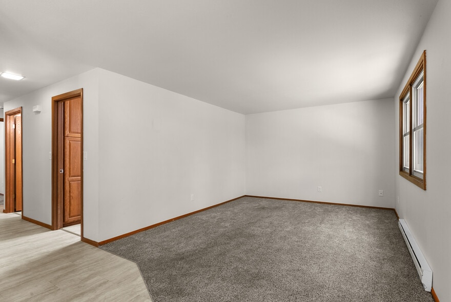 More Photos Of 910 E Cedar Ave, Manitowoc Apartments For Sale