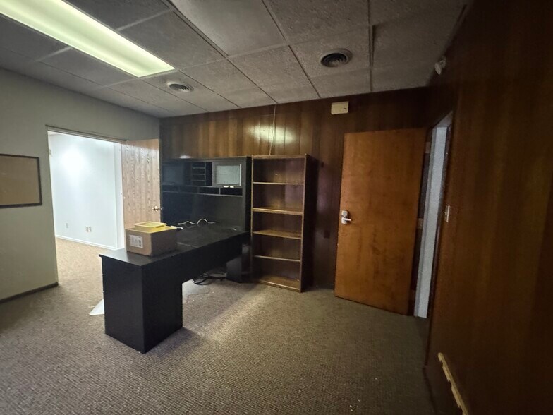 More Photos Of 500-516 W Court St, Flint Medical For Sale